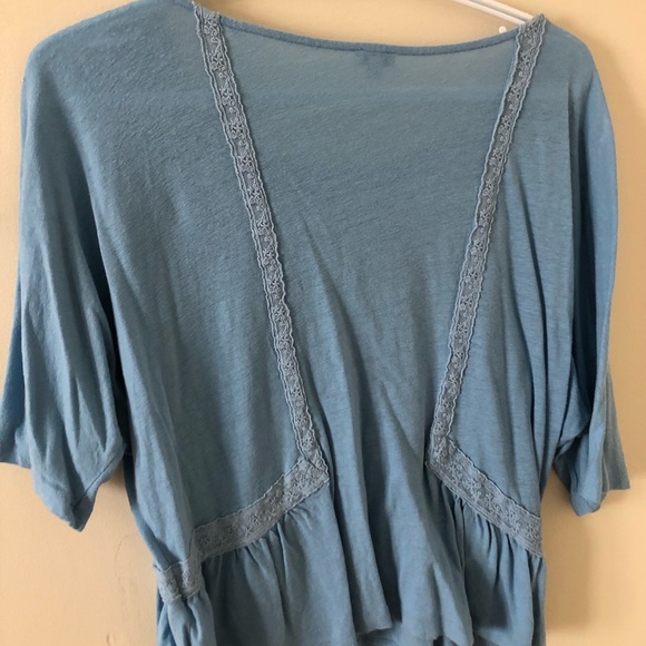 Baby blue mid bicep length tee w/ lace detail - Picture 3 of 3